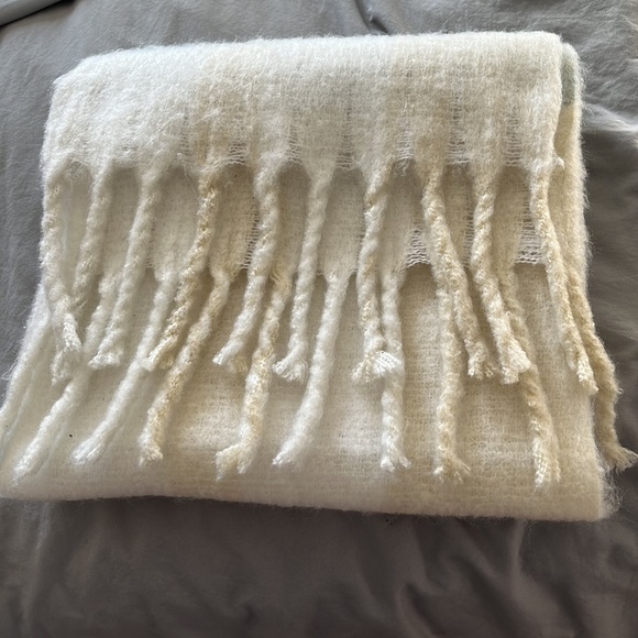 Scarf - Picture 4 of 5